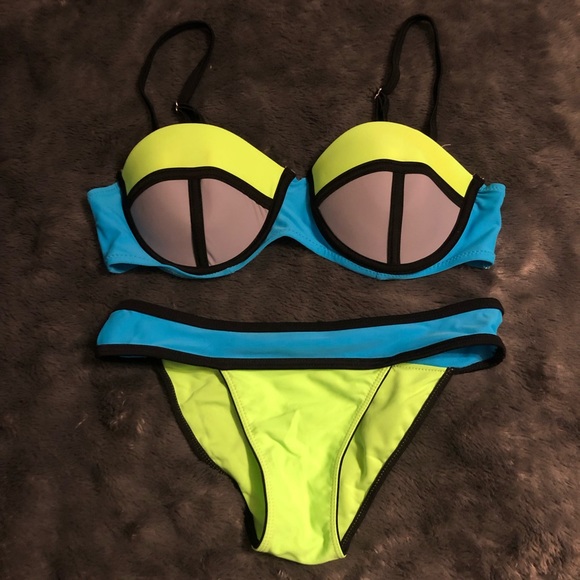 Color Block Bikini Set - Picture 2 of 8